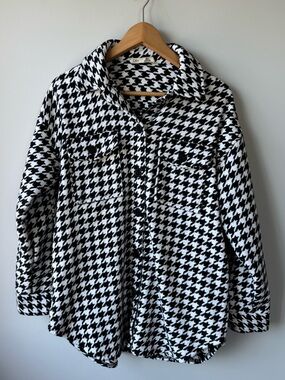 (S) Dex Black and White button jacket